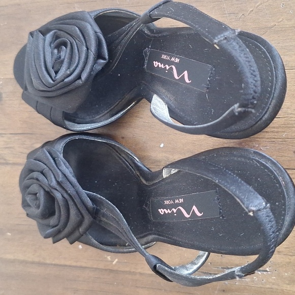 NINA NEW YORK Black Satin Rosette D'orsay Slingback Heels - Size 6M - Picture 11 of 12